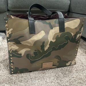 VALENTINO CAMO TOTE